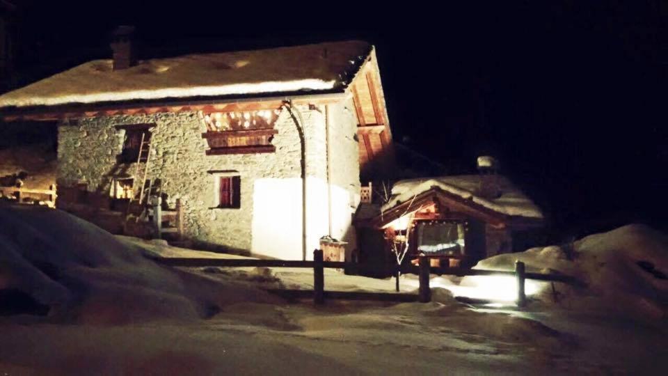 أرفيير B&B Lo Djoua De Toueno المظهر الخارجي الصورة