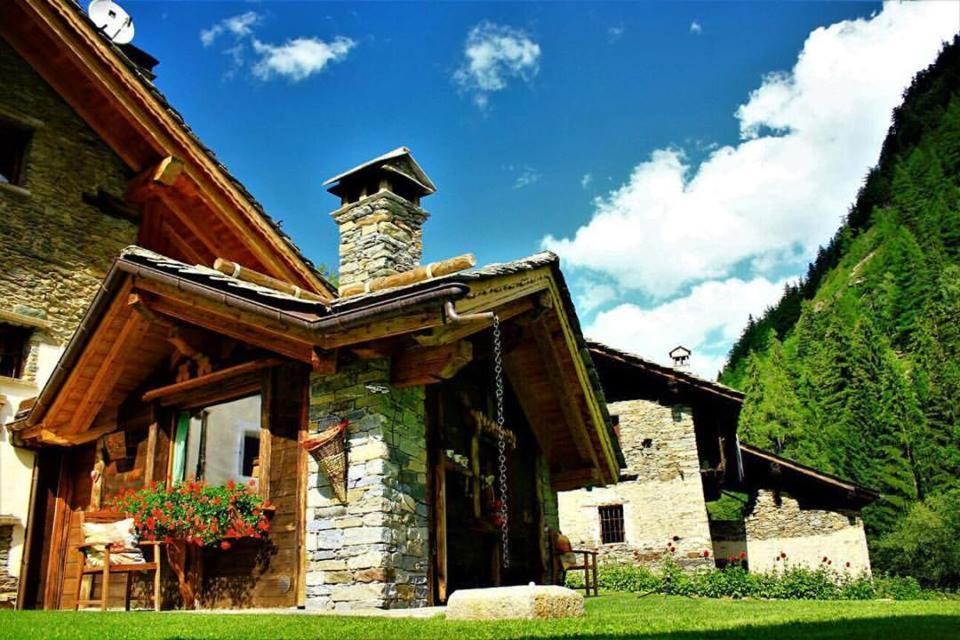 أرفيير B&B Lo Djoua De Toueno المظهر الخارجي الصورة