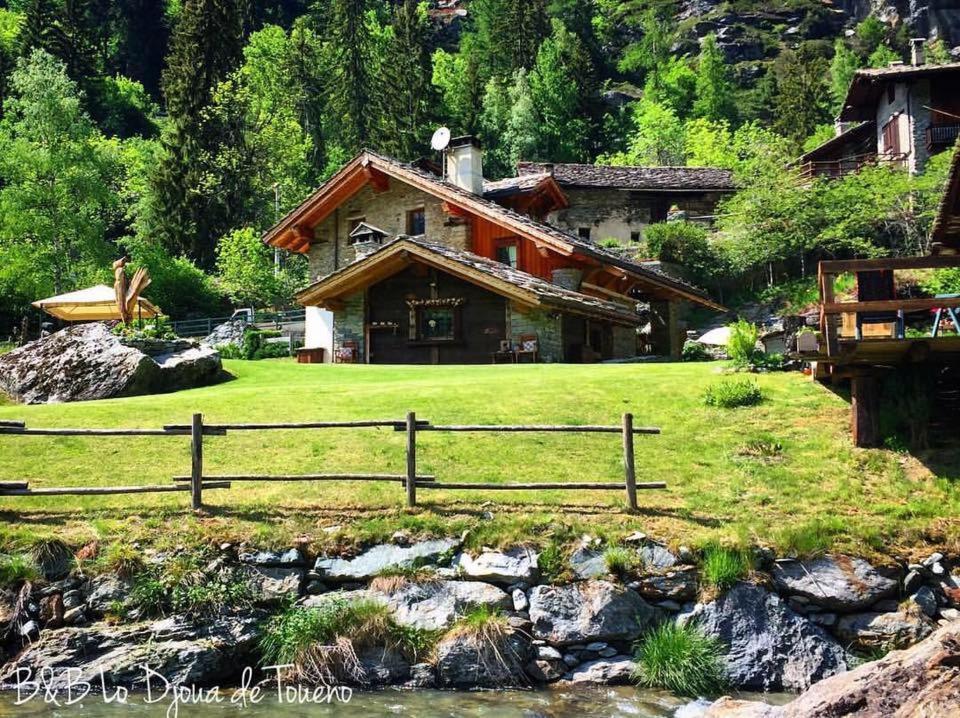 أرفيير B&B Lo Djoua De Toueno المظهر الخارجي الصورة
